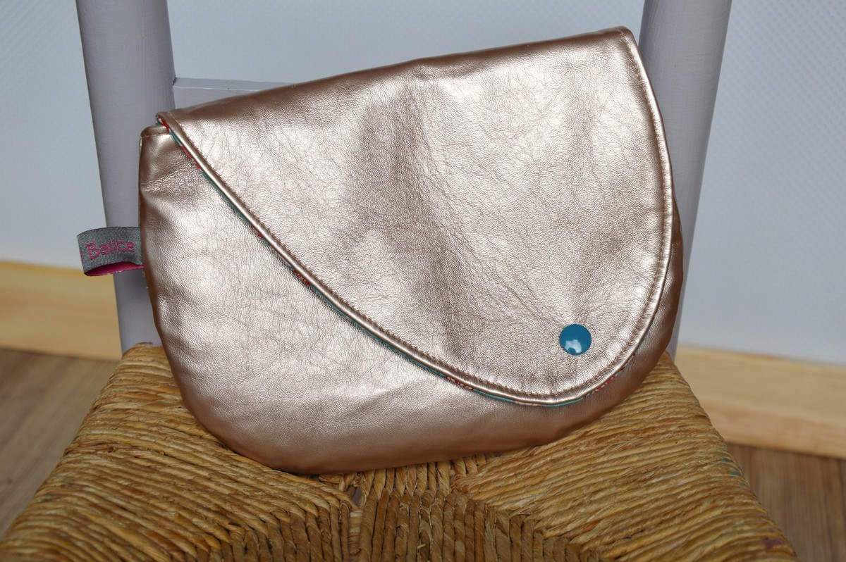 Pochette mordorée sale