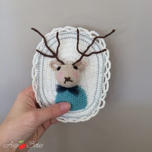 alice balice | crochet | amigurumi | cerf | trophée de chasse | tournicote à cloche pieds | portrait olaf